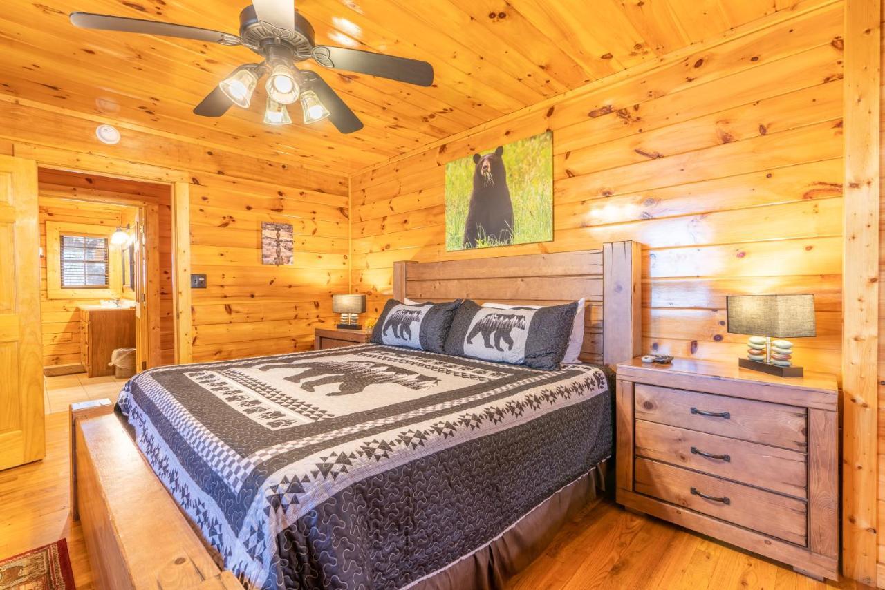 פיג'ן פורג' Comfort Cabin Bearway To Heaven W Private Hot Tub מראה חיצוני תמונה