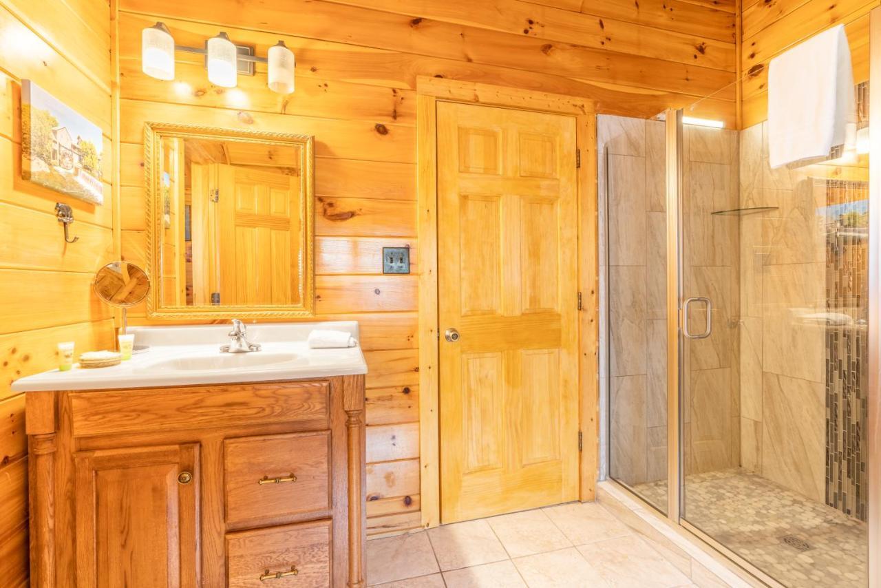 פיג'ן פורג' Comfort Cabin Bearway To Heaven W Private Hot Tub מראה חיצוני תמונה