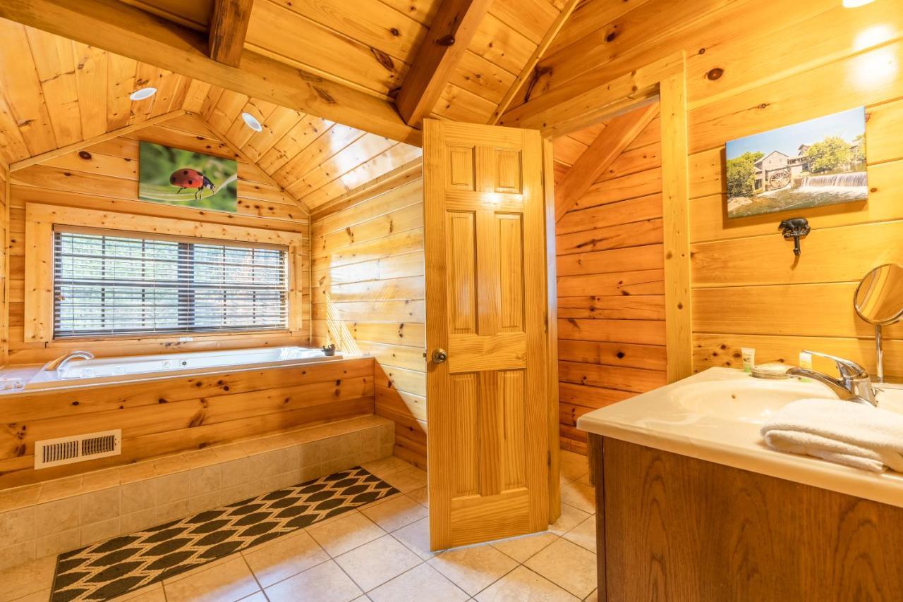 פיג'ן פורג' Comfort Cabin Bearway To Heaven W Private Hot Tub מראה חיצוני תמונה
